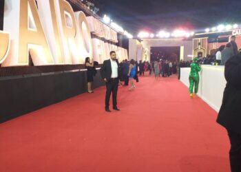 بسبب المشاركة فى مهرجان البحر الاحمر بالرياض غاب عدد من الفنانين عن حضور حفل ختام مهرجان القاهرة السينمائى الدولى 19 - جريدة المساء