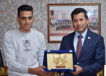 وزير الشباب والرياضة يكرم الشاب محمد لطفي لامانته ويوجه بصرف مكافأة له 23 - جريدة المساء