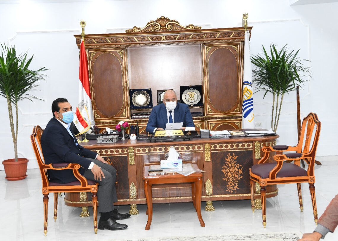 محافظ قنا يناقش خطة تنفيذ البنية التحتية لمدينة الأمل 18 - جريدة المساء