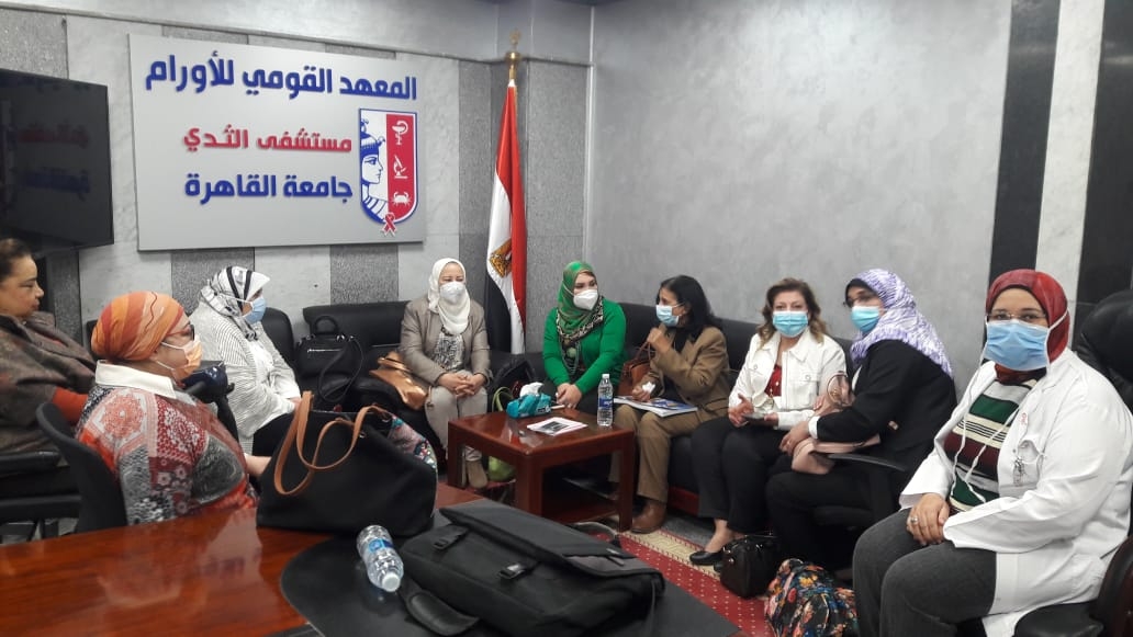 "قومى المرأة"يزور معهد الأورام 19 - جريدة المساء