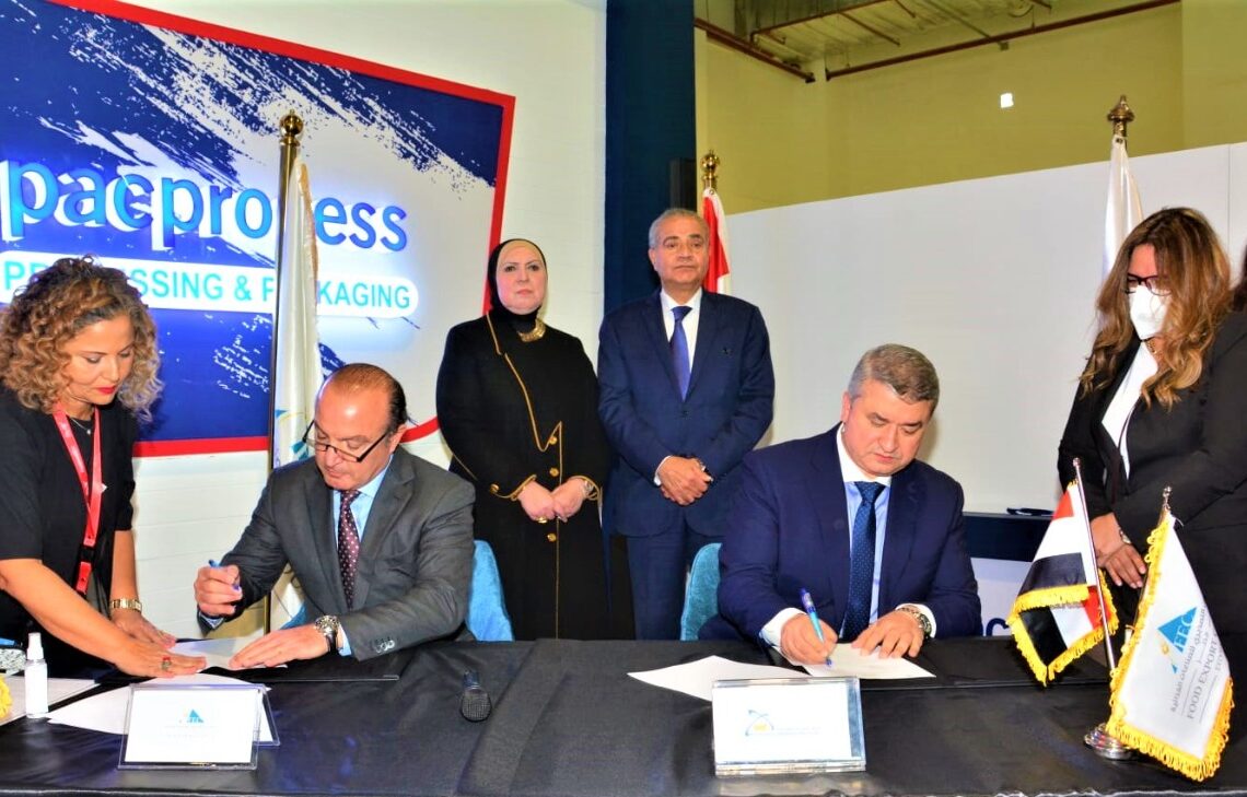 تعاون بين "تحديث الصناعة" و "التصديري للمواد الغذائية" لرفع قدرات الصناعات الغذائية 20 - جريدة المساء تعاون بين "تحديث الصناعة" و "التصديري للمواد الغذائية" لرفع قدرات الصناعات الغذائية 19 - جريدة المساء