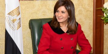 وزارة الهجرة: تذكرة طيران مجانية لمصري بإيطاليا يعود لأرض الوطن بالتعاون مع مصر الخير 1 - جريدة المساء