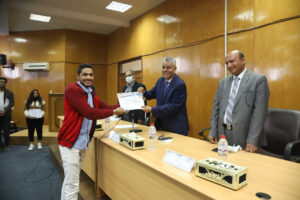 تكريم طلاب جامعة جنوب الوادى المشاركين فى افتتاح طريق الكباش 23 - جريدة المساء