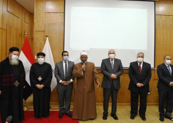 لإعلائهم قيم التآخى والوحدة الوطنية .. محافظ قنا يكرم ٣ من رجال الدين الإسلامى والمسيحى 32 - جريدة المساء