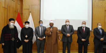 لإعلائهم قيم التآخى والوحدة الوطنية .. محافظ قنا يكرم ٣ من رجال الدين الإسلامى والمسيحى 1 - جريدة المساء
