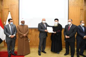 لإعلائهم قيم التآخى والوحدة الوطنية .. محافظ قنا يكرم ٣ من رجال الدين الإسلامى والمسيحى 29 - جريدة المساء