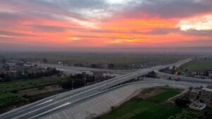 تمهيدا لإفتتاحه خلال أيام .. وزير النقل يتفقد محور الشهيد باسم فكرى 33 - جريدة المساء