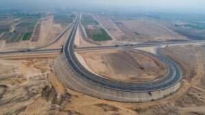 تمهيدا لإفتتاحه خلال أيام .. وزير النقل يتفقد محور الشهيد باسم فكرى 35 - جريدة المساء