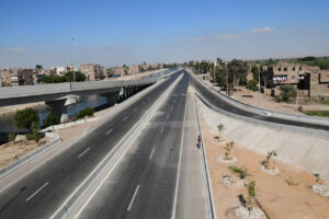 تمهيدا لإفتتاحه خلال أيام .. وزير النقل يتفقد محور الشهيد باسم فكرى 39 - جريدة المساء