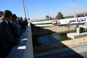 تمهيدا لإفتتاحه خلال أيام .. وزير النقل يتفقد محور الشهيد باسم فكرى 43 - جريدة المساء
