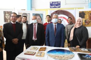 رئيس جامعة جنوب الوادى يفتتح معرض الإبداعات الفنية لأسرة "طلاب من أجل مصر" 43 - جريدة المساء