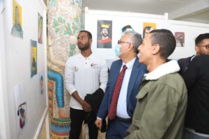 رئيس جامعة جنوب الوادى يفتتح معرض الإبداعات الفنية لأسرة "طلاب من أجل مصر" 31 - جريدة المساء