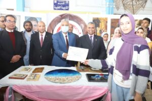 رئيس جامعة جنوب الوادى يفتتح معرض الإبداعات الفنية لأسرة "طلاب من أجل مصر" 25 - جريدة المساء