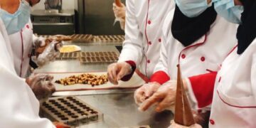 قومى المرأة ينظم ورشة الكريسماس لتدريب الوافدات على صناعة الشيكولاته 1 - جريدة المساء