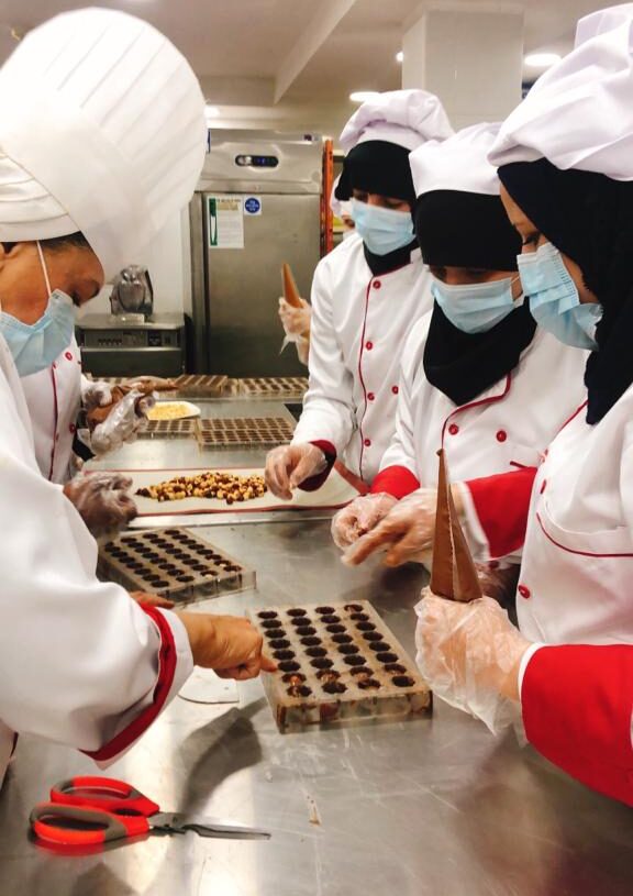 قومى المرأة ينظم ورشة الكريسماس لتدريب الوافدات على صناعة الشيكولاته 19 - جريدة المساء