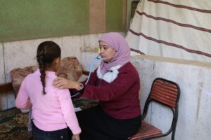 مناظرة ٨٢٠ حالة فى قافلة جامعة جنوب الوادى بقرية الأشراف الغربية بقنا 28 - جريدة المساء