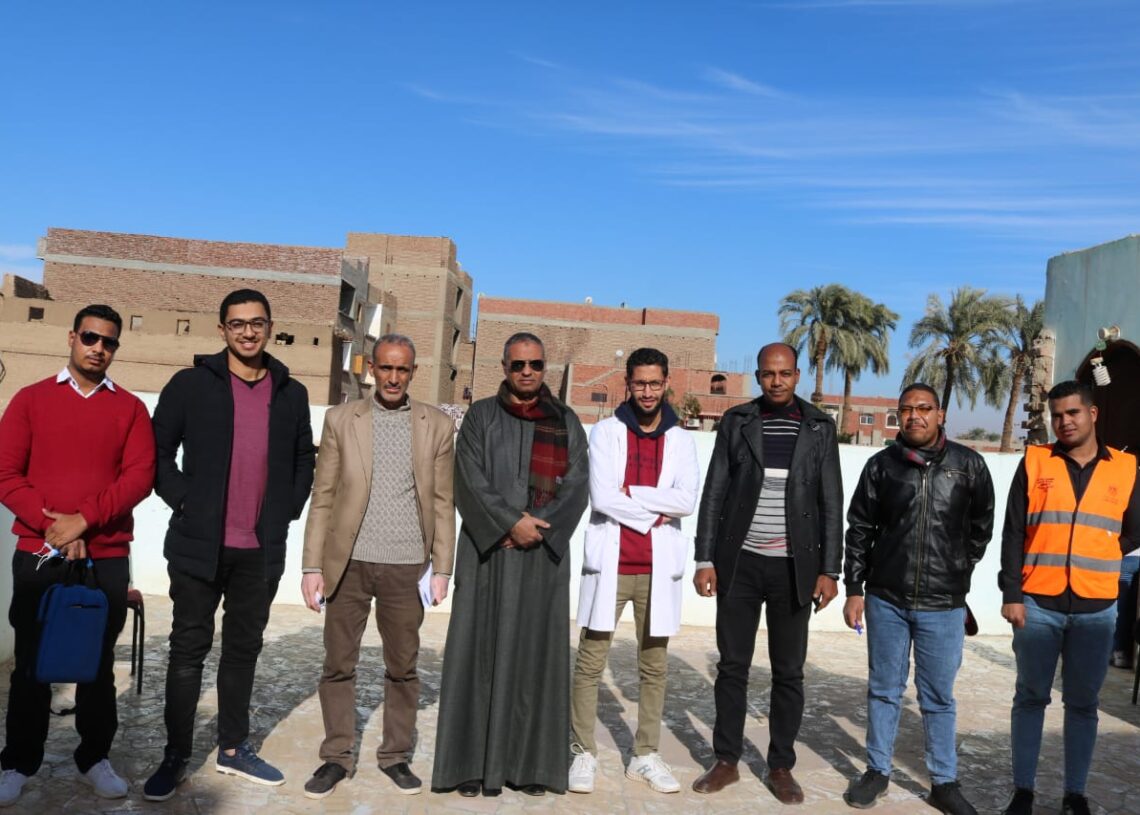 مناظرة ٨٢٠ حالة فى قافلة جامعة جنوب الوادى بقرية الأشراف الغربية بقنا 18 - جريدة المساء