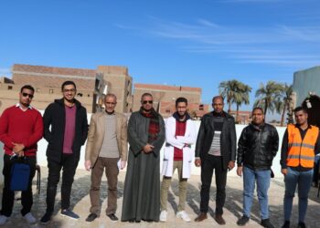 مناظرة ٨٢٠ حالة فى قافلة جامعة جنوب الوادى بقرية الأشراف الغربية بقنا 28 - جريدة المساء