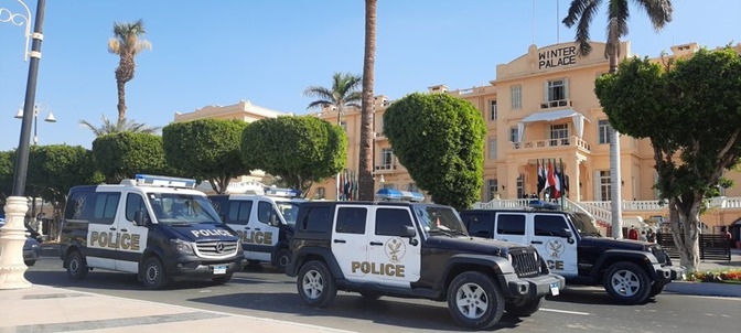 انتشار أمنى بالمحاور والميادين ودور العبادة لتأمين احتفالات عيد الميلاد المجيد ورأس السنة 20 - جريدة المساء انتشار أمنى بالمحاور والميادين ودور العبادة لتأمين احتفالات عيد الميلاد المجيد ورأس السنة 19 - جريدة المساء