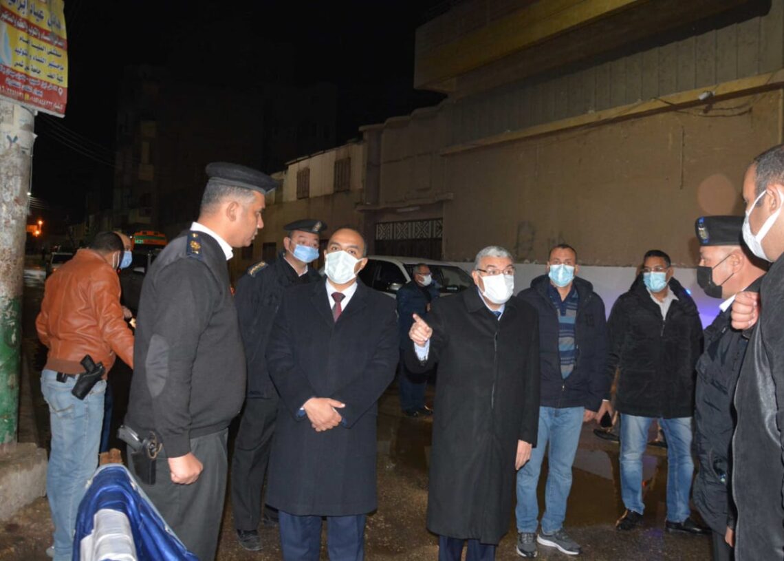 محافظ المنيا يتفقد إجراءات تأمين الكنائس.. و يتابع سحب تجمعات مياه الأمطار من الشوارع 17 - جريدة المساء