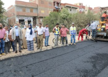 اللواء إبراهيم أبو ليمون محافظ المنوفية : مشروعات استثمارية وتنموية فى القطاعات المختلفة بـ 4مليارات و 185مليون جنيه 598 مليون جنيه .. لإنشاء ورفع كفاءة ( 107 ) مدارس رصف 400كم طرق .. وتركيب إنترلوك فى 60 شارعا 440 مليون جنيه لتطوير العشوائيات فى 3 مناطق بحي غرب شبين وشوارع شرق 27 - جريدة المساء