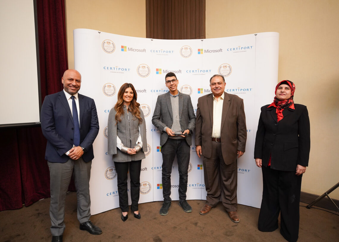 مايكروسوفت تكرم الطالب المصري الفائز في المسابقة الدولية في مجال التطبيقات 19 - جريدة المساء