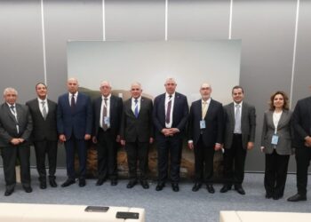 -	عبد العاطى والقصير يلتقيان ممثلى كبرى الشركات المتخصصة فى المياه 23 - جريدة المساء