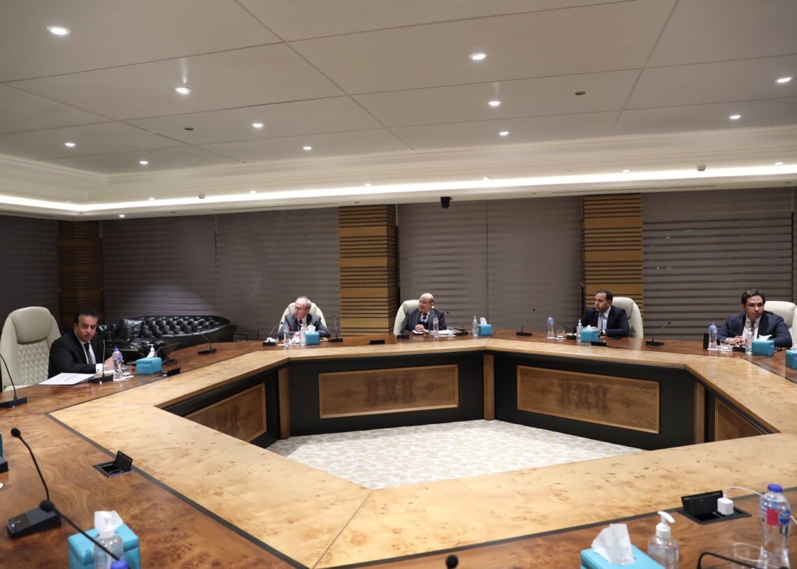 د.خالد عبد الغفار يبحث مع وفد الكلية الملكية للاطباء"بجلاسكو" انشاء فرع في مصر 19 - جريدة المساء