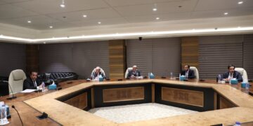 د.خالد عبد الغفار يبحث مع وفد الكلية الملكية للاطباء"بجلاسكو" انشاء فرع في مصر 1 - جريدة المساء