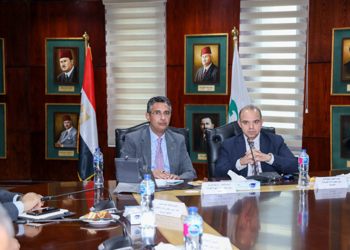 رئيس "البريد" يبحث فرص الإستثمار فى البورصة لتعظيم العوائد 18 - جريدة المساء