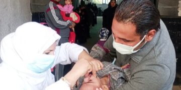 محافظ أسوان يعلن عن إنطلاق فعاليات الحملة القومية للتطعيم ضد مرض شلل الأطفال 2 - جريدة المساء محافظ أسوان يعلن عن إنطلاق فعاليات الحملة القومية للتطعيم ضد مرض شلل الأطفال 1 - جريدة المساء