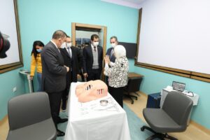 ضمن مبادرة "بالعلم نستطيع".. أمين صندوق تحيا مصر يتفقد تشغيل معمل محاكاة كلية طب عين شمس 25 - جريدة المساء