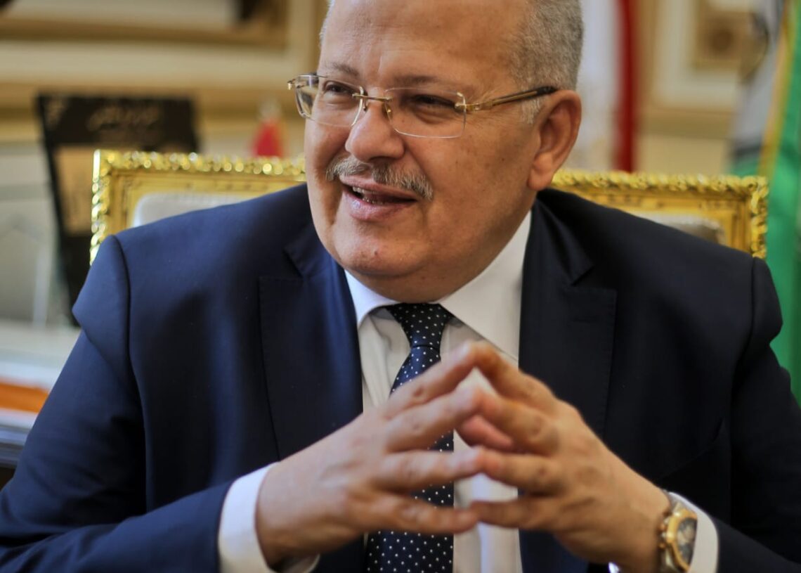 رئيس جامعة القاهرة يقرر إنشاء مكتبة صغيرة بكل غرف المدينة الجامعية 19 - جريدة المساء