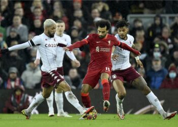 صلاح يقود ليفربول لتخطي أستون فيلا بصعوبه 20 - جريدة المساء