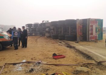 مصرع ٦ وإصابة طفل بحادث تصادم بطريق جنيفة بالسويس 25 - جريدة المساء