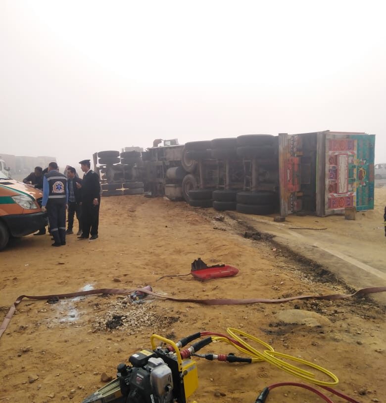 مصرع ٦ وإصابة طفل بحادث تصادم بطريق جنيفة بالسويس 18 - جريدة المساء