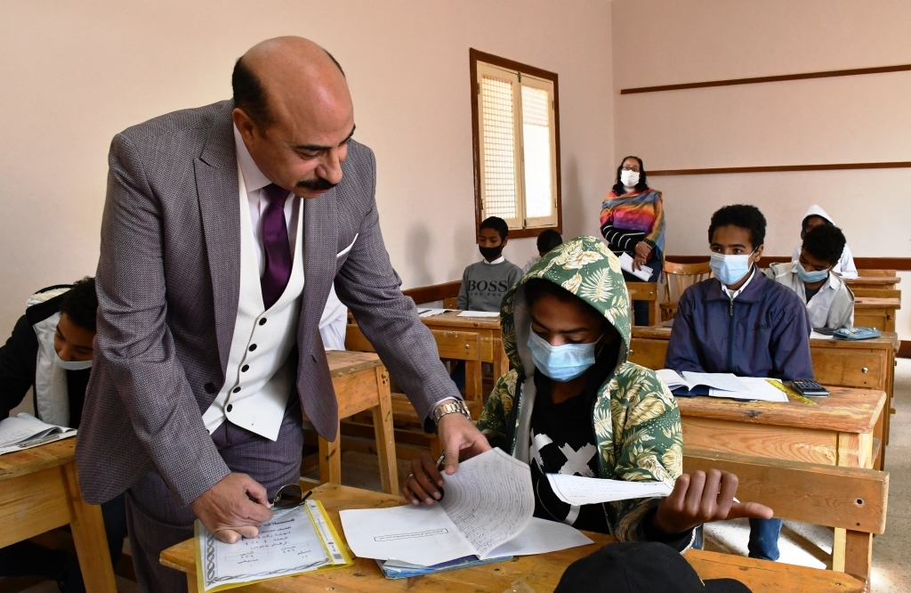 محافظ أسوان : إختبارات الاعدادية فى مستوى الطالب المتوسط 19 - جريدة المساء