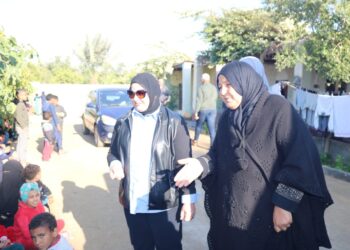 النائبة عفاف زهران تلتقى مع اهالى قرية شندورة و توزع بطاطين على الأسر الاكثر احتياجا 29 - جريدة المساء