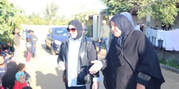 النائبة عفاف زهران تلتقى مع اهالى قرية شندورة و توزع بطاطين على الأسر الاكثر احتياجا 2 - جريدة المساء النائبة عفاف زهران تلتقى مع اهالى قرية شندورة و توزع بطاطين على الأسر الاكثر احتياجا 1 - جريدة المساء