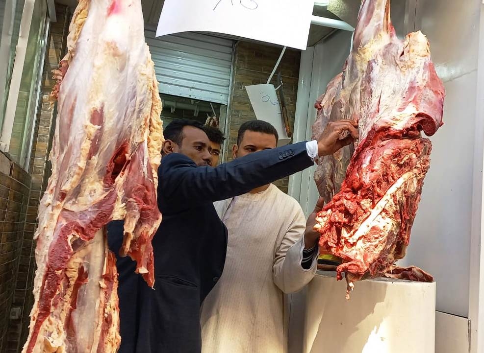 ضبط 64 كجم من السلع الغذائية غير صالحة للإستهلاك الآدمى في اسوان 15 - جريدة المساء