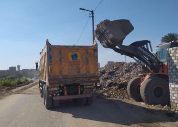 رفع 25طن مخلفات وتحرير 10محاضر الشغالات بالمنيا 17 - جريدة المساء