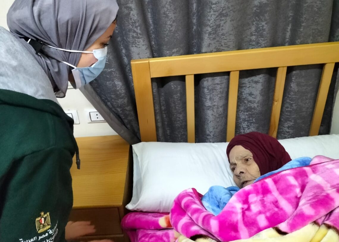 أبناء قلوبهم كالحجارة أو أشد قسوة.. طردوا أمهاتهم العجائز ورفضوا محاولات "التضامن" لاحتوائهم 19 - جريدة المساء