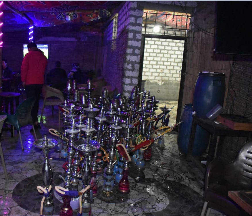 ضبط مكان يدار كمقهي بدون ترخيص ومصادرة 100 شيشة وإزالة المكان بالكامل 17 - جريدة المساء