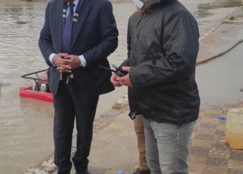 محافظ مطروح يتابع ميدانيا رفع اثار الامطار الغزيرة 32 - جريدة المساء