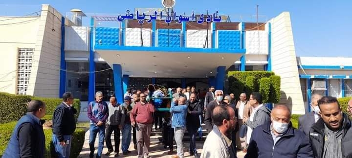تشييع جنازة د حسن عبدالقادر رئيس نادي أسوان الاسبق 17 - جريدة المساء