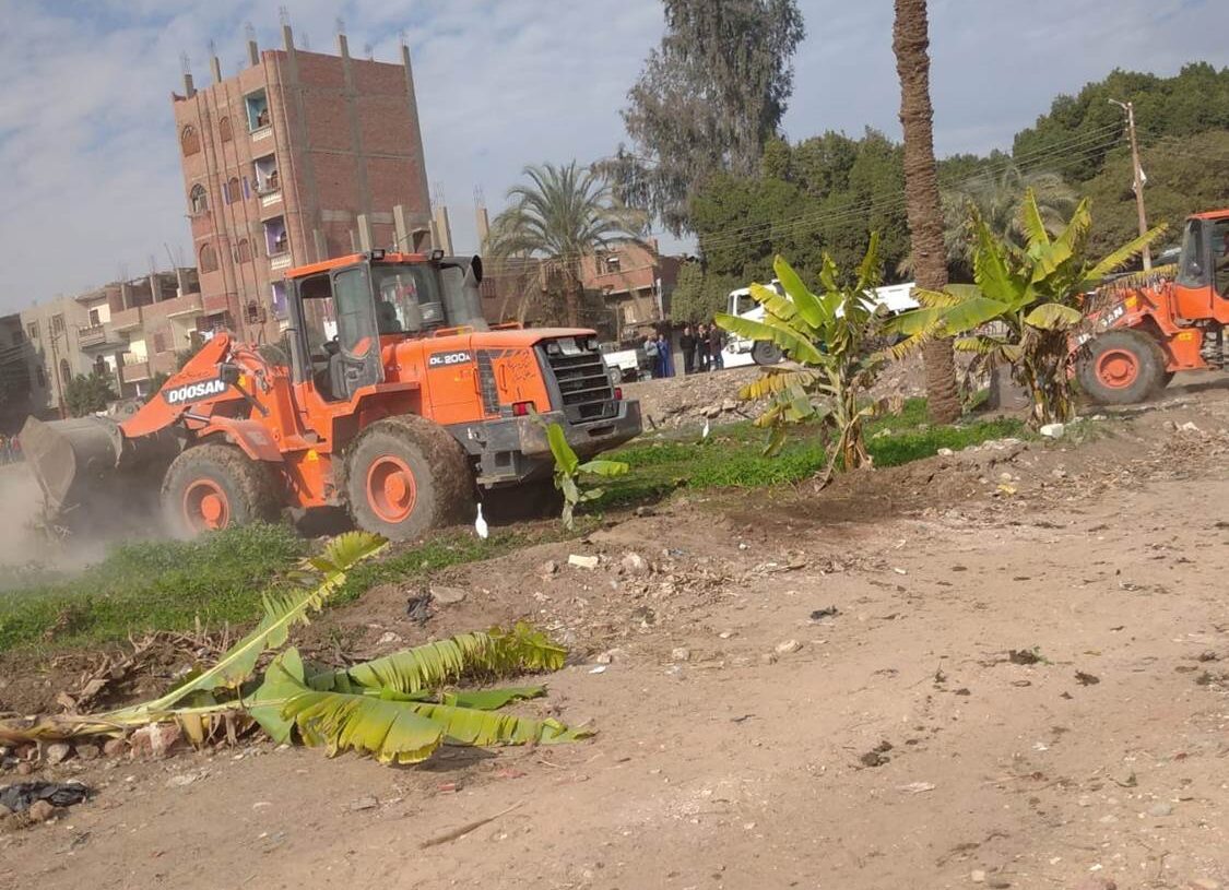 إزالة 12 حالة تعد بالردم على المجاري المائية بساحل سليم بأسيوط 17 - جريدة المساء