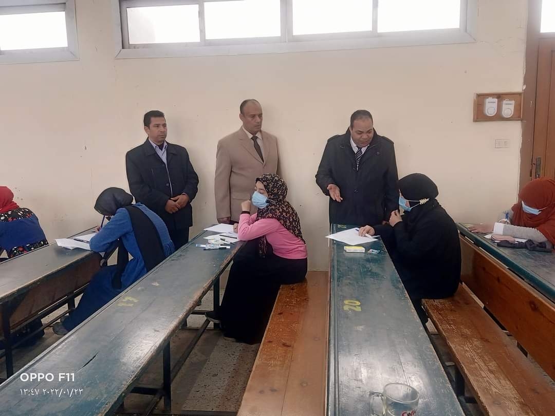 لفتة إنسانية من عميد تربية المنيا لتقديم واجب العزاء لوفاة والد الطالبة خلود فتحي فرغلي عبدالفتاح. 17 - جريدة المساء