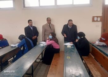 لفتة إنسانية من عميد تربية المنيا لتقديم واجب العزاء لوفاة والد الطالبة خلود فتحي فرغلي عبدالفتاح. 22 - جريدة المساء