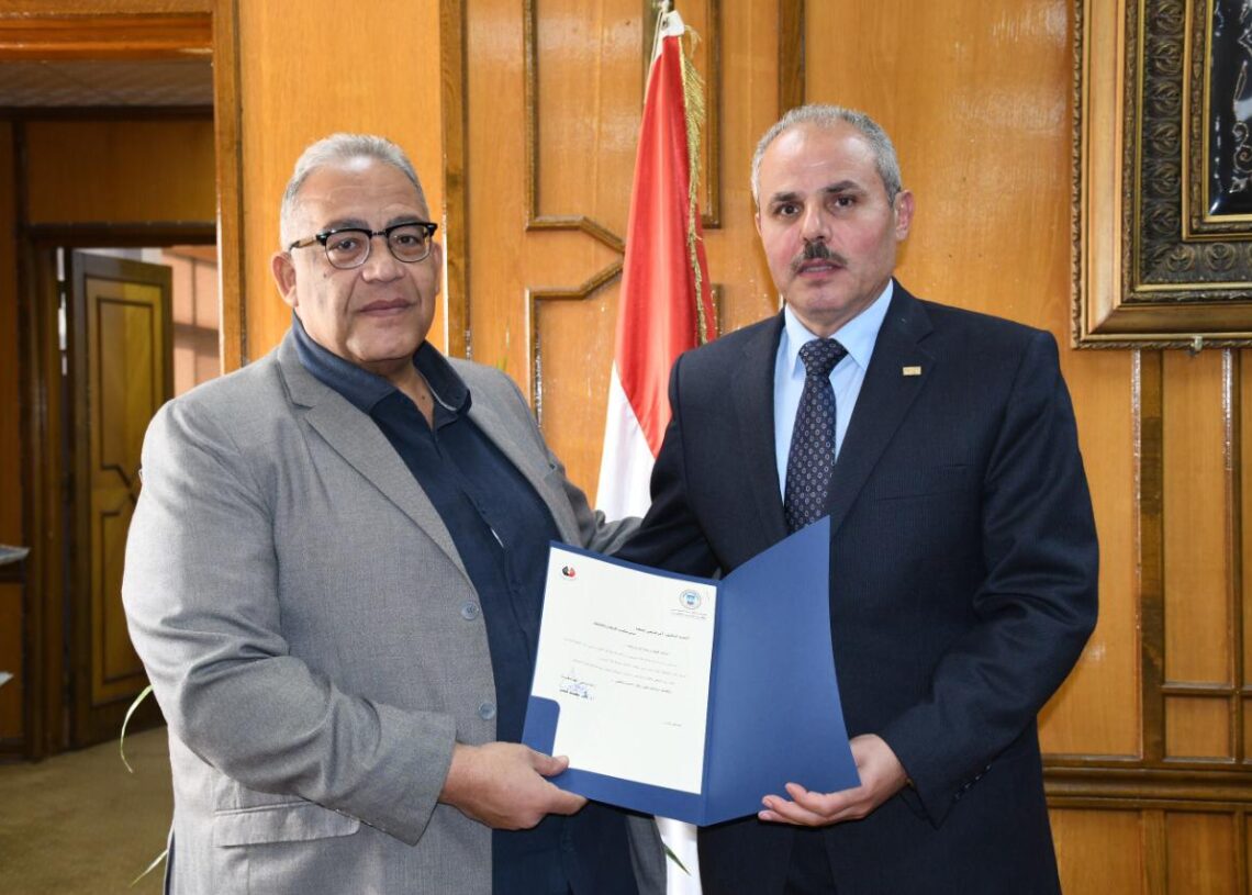 د.ايمن مديراً لمكتب إعلام جامعة القناة ود.هاني عميدا لكلية التجارة 20 - جريدة المساء د.ايمن مديراً لمكتب إعلام جامعة القناة ود.هاني عميدا لكلية التجارة 19 - جريدة المساء