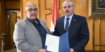 د.ايمن مديراً لمكتب إعلام جامعة القناة ود.هاني عميدا لكلية التجارة 2 - جريدة المساء د.ايمن مديراً لمكتب إعلام جامعة القناة ود.هاني عميدا لكلية التجارة 1 - جريدة المساء